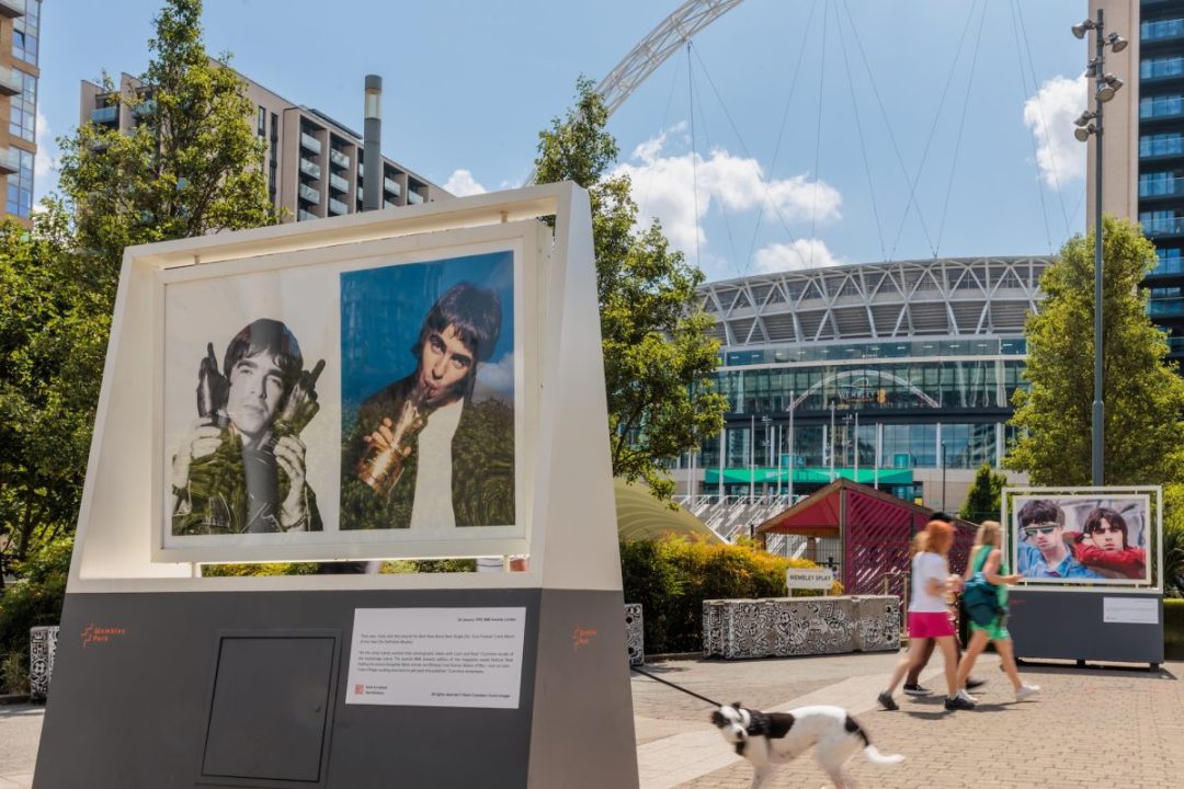brothers-wembley-oasis-photo-exhibition-kevin-cummins-16-1200x8002r3jk brothers-wembley-oasis-photo-exhibition-kevin-cummins-16-1200x8002r3jk